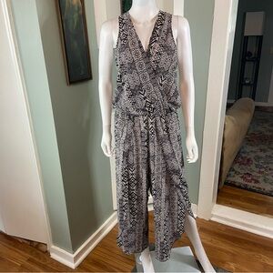 Peyton Jensen Black White Tribal/Filligree Jumpsuit wrap style split leg medium